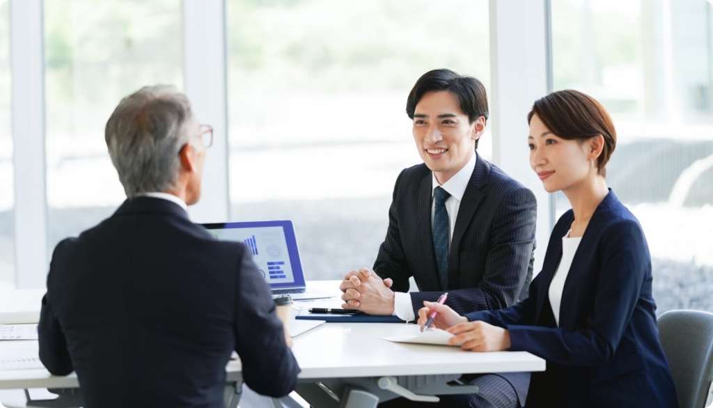商談をするPIAAの社員