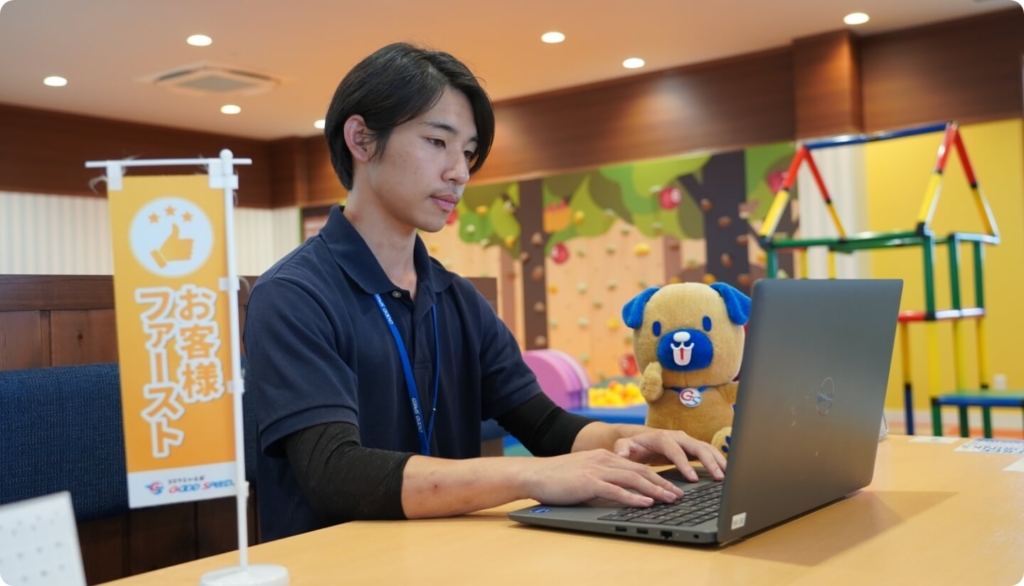 PC業務をするグッドスピードの社員